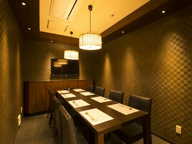 落ち着いた店内、上品な盛り付けの料理の神楽は接待にも最適。