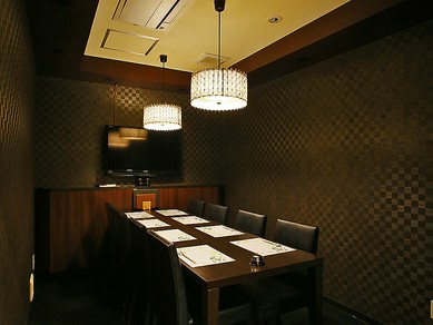 こちらの個室は人気になりますので、お早目のご予約を…