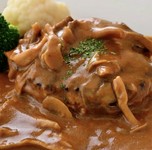 おろしポン酢・デミグラスソース・紫蘇ジェノベーゼソースの三種類からお選び下さい。