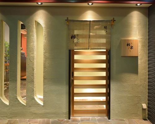 心斎橋駅から徒歩5分です！