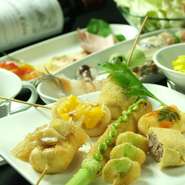 無農薬の野菜や朝獲れ鮮魚、黒毛和牛のシャトーブリアンなど、女性の心をくすぐる食材が豊富。食材の鮮度や質を重視しながら入荷しているため、身体のことが気になる女子にも嬉しいお店です。