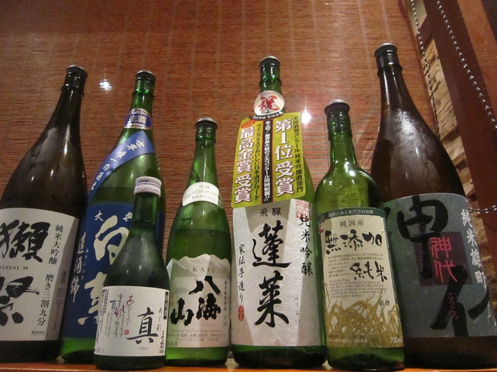 岡山地酒、県外酒どちらも多数ご用意してます。