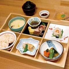 「あじ彩弁当」　お弁当メニューも充実してます。