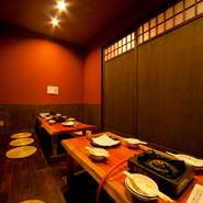 ゆったり足を伸ばしてリラックスできる堀ごたつの個室も用意あり。くつろいだ雰囲気の中で楽しむ女子会コースは、オードブルやしゃぶしゃぶメインの宴会コースが同じ値段で＋30分となる、とてもお得な内容です。