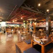 活気ある店内は、アットホームな雰囲気でお子様連れのファミリーや女性のグループ、会社帰りのサラリーマンの方など様々な用途にご利用いただいています。気軽にお立ち寄りください。