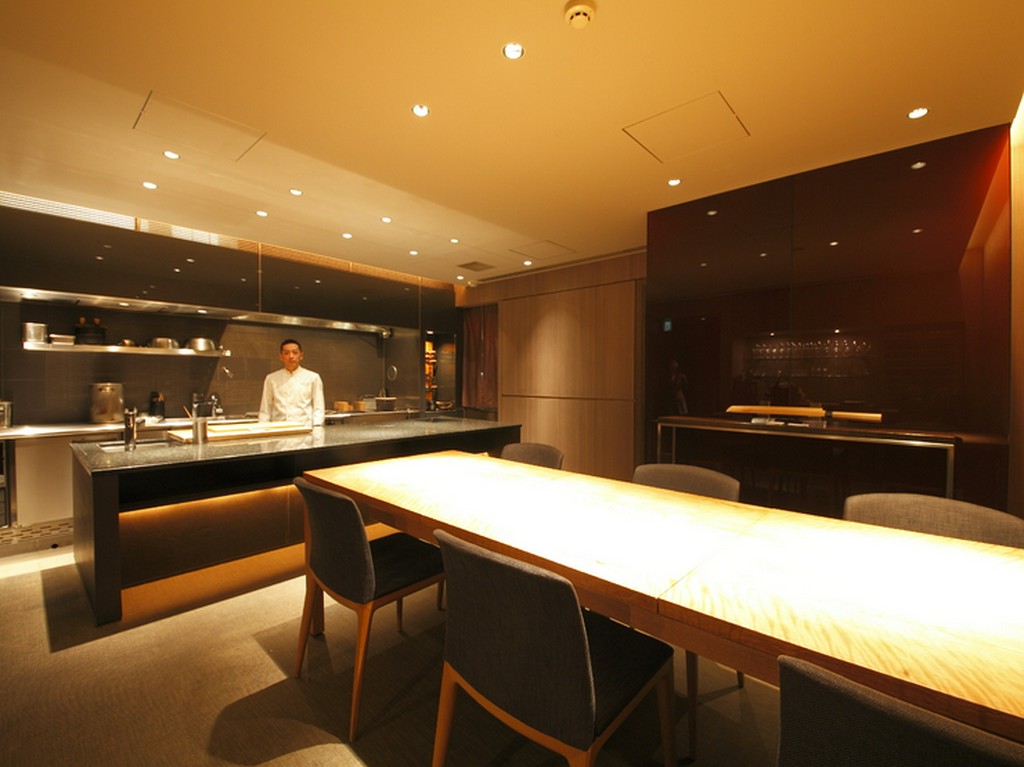 特別な日の正餐に最適な8FのVIPルーム