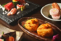濃厚な雲丹を炊き立てご飯とまぜ合わせて、芳ばしく焼き上げたオニギリの上に、さらに雲丹をトッピング！