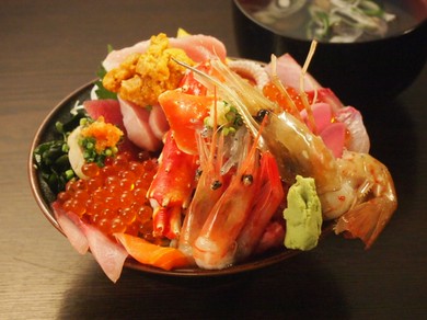 人気の海鮮丼を食べるなら『極上海鮮丼』