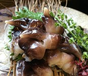 通常、茹でて提供されることが多いとり貝を、この時期は生きている活とり貝をご提供できます。生き生きとした身はとっても甘味が強く、ぜひ味わって頂きたい逸品。