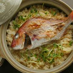 『天然・真鯛飯』は一杯ずつ取り分けてお出しします。