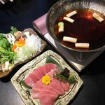 千住ネギを鍋に入れることで余分な脂が抜け出汁に上手く溶け込みネギもまた美味しくなります！