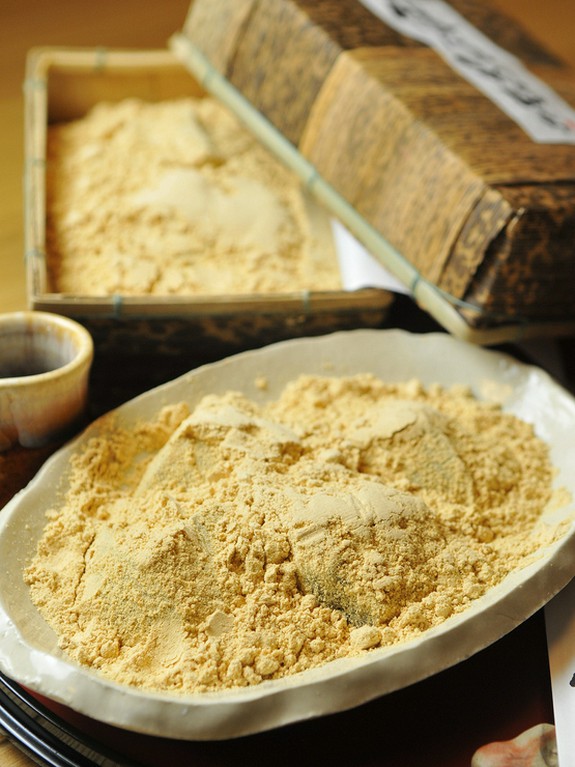 しっとり、もっちりとした食感が心地よい『鎌倉わらびもち』