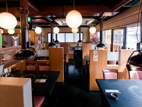 落ち着いた雰囲気の店内