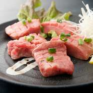 ボリュームたっぷりな分厚いお肉も、素材に合わせて食べやすく丁寧に仕上げられています。