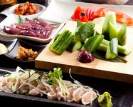 居酒屋が多い中、まずは料理で差別化！
レバー・つくね・モツといった肉料理は食材からこだわっています！