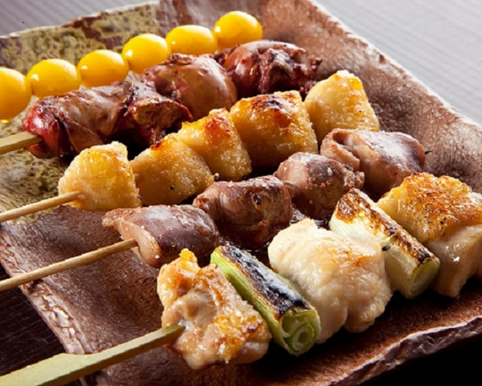 炭火で焼き上げた串ものは、つまみにピッタリ！