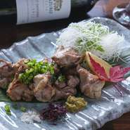 炭火焼をはじめ、ワインに合う料理を多数用意しています。オシャレな新感覚をお楽しみください