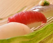 築地から直送のネタ【お好み握り 6貫】