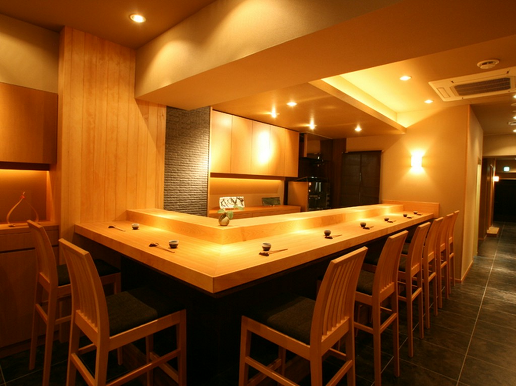 カウンター越しの会話もまた楽しい