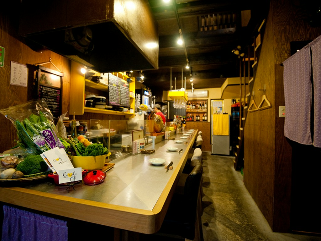 一人でも、大勢でも楽しく過ごせる、隠れ家のような空間