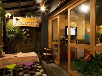 奥まった入り口から、隠れ家的な雰囲気に。デート使いにも。