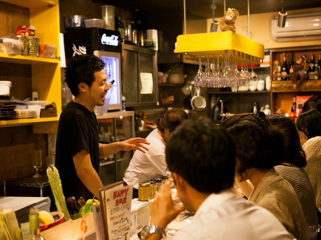 オープンキッチンの前で★大切な方とのの会話も自然と弾む！