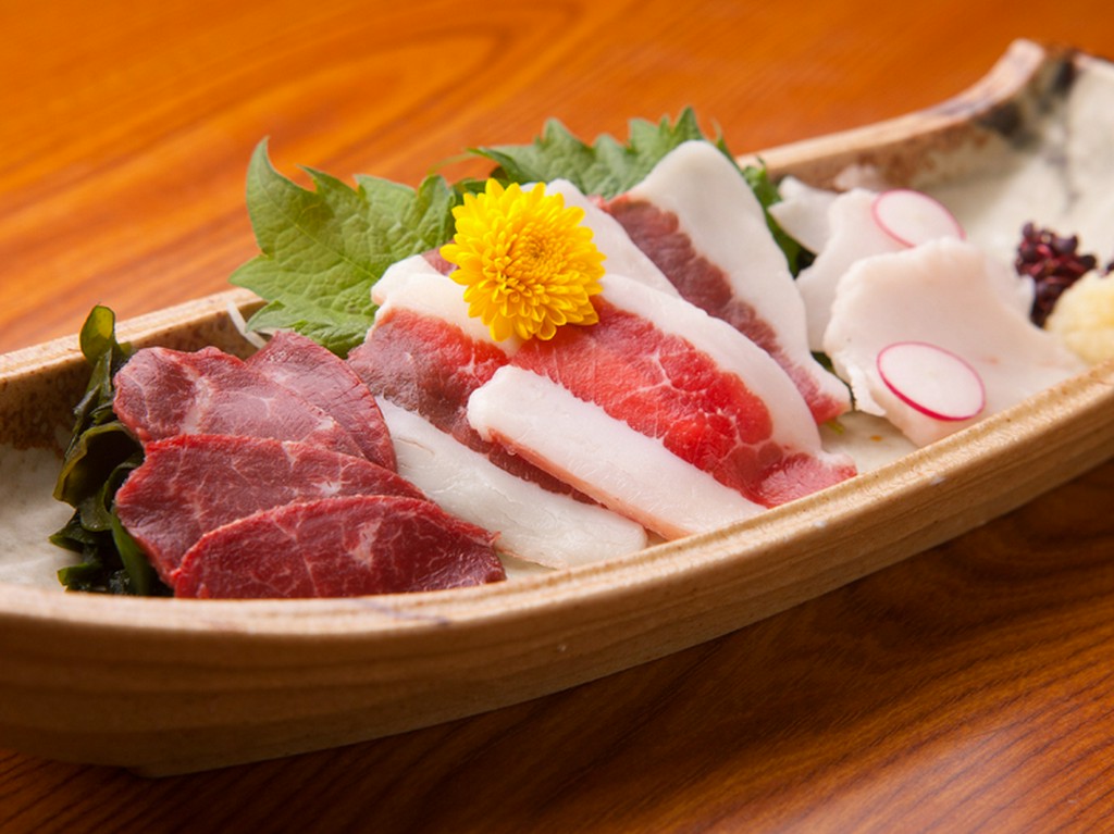 新鮮な美味しさの『熊本直送馬刺し　三種セット』