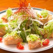 フレッシュな長州鳥を仕入れ、唐揚げにして、ねぎをふんだんに盛り付けました。サッパリいただけます。