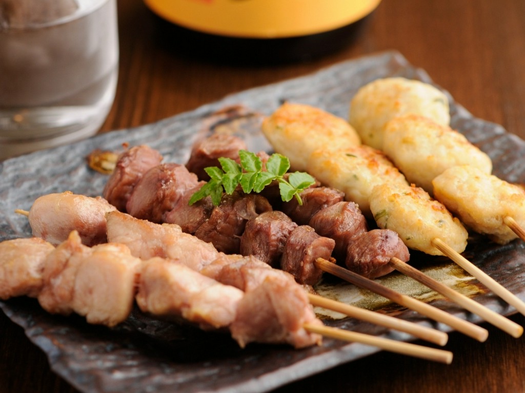 シンプルだからこそ食材の旨みが楽しめる『地鶏の串焼』