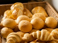 ランチセット、ディナーセット、パーティープランにはパンの食べ放題がご利用いただけます！