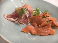 ■扇原茶園さんとのコラボ商品！上品なくちどけ。カフェタイムではSNSで話題になった、ふわふわのパンケーキを提供しています！菜の華のパンケーキは思わずペロッと食べてしまうほどの軽い食感です。
