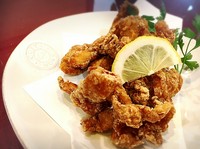 お酒と相性の良い生ハムとスモークサーモン。