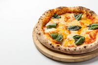 日本人が好む柔らかく軽い食感のピザに仕上げてあります！お馴染みのマルゲリータ(テイクアウト 1100円)