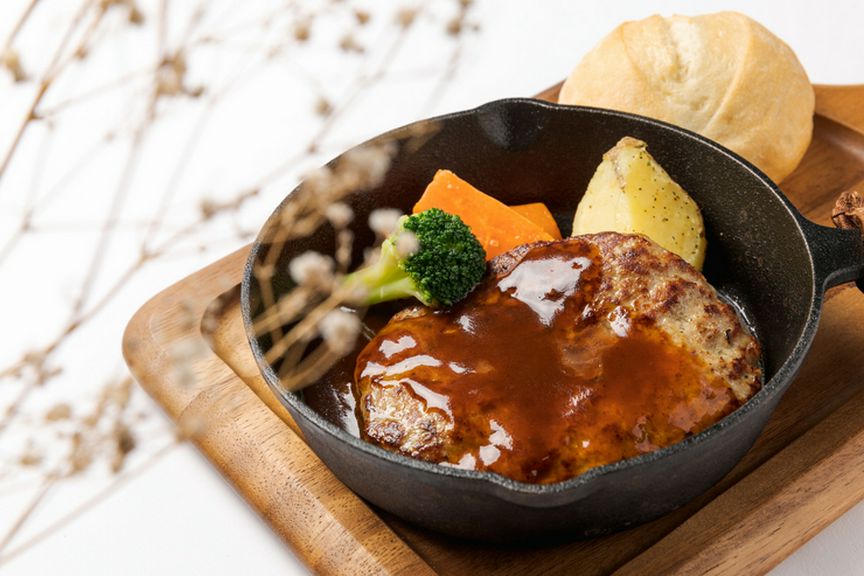 ビーフ100％炭火焼きハンバーグ