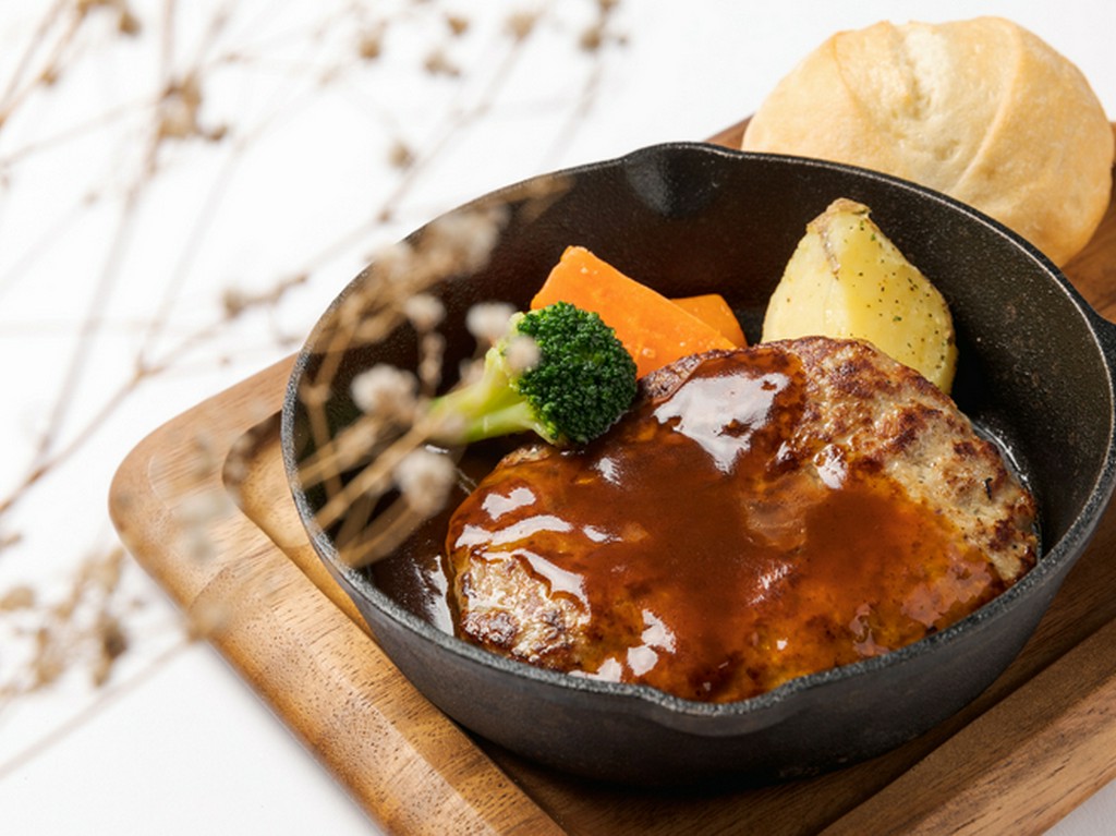 ビーフ100％炭火焼きハンバーグ