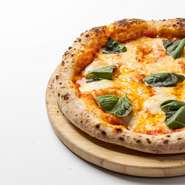日本人が好む柔らかく軽い食感のピザに仕上げてあります！
マルゲリータ、ジェノベーゼ、ボロネーゼ、シーフードめんたい、ジャガイモめんたい、チーズ&チーズからお選び下さい。
(テイクアウト 1100～1200円)