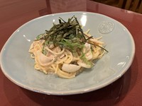 テイクアウト用の容器に入っています。