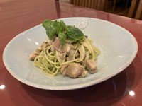 テイクアウト用の容器に入っています。