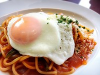 テイクアウト用の容器に入っています。