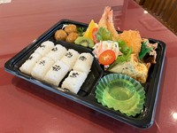 コロッケ、エビフライ、から揚げなどお子さまが好きな物が入っています。