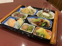 握り寿司が入っています。
3500円
4500円
5500円