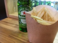 シュートストリングタイプのポテトです。
塩味
ガーリックバター味