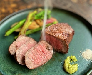  広島の有名牧場！なかやま牛イチボ炭火焼ステーキ150g