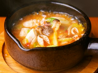 シャルボン伝統の味『エビと小イカのガーリックオイル焼き』