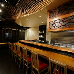 臨場感たっぷりのカウンター席