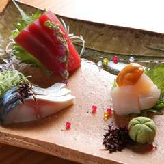 旬の味を堪能できる『季節のお刺身三点盛り』