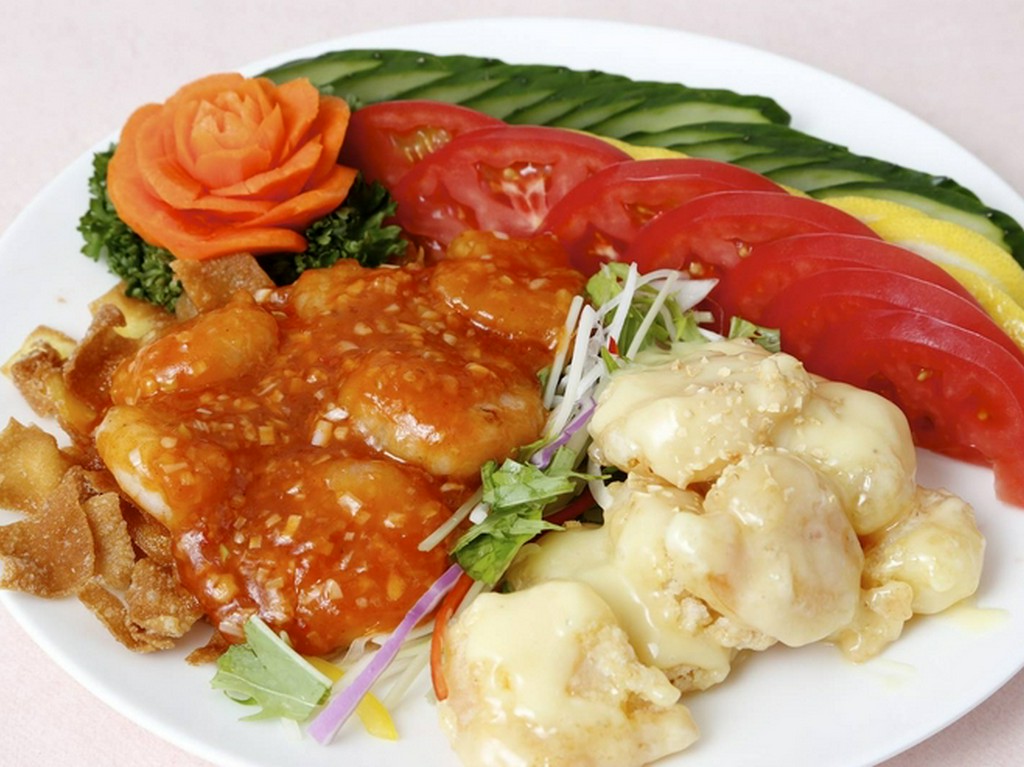 プリプリの食感がたまらない『エビチリ／エビマヨ』