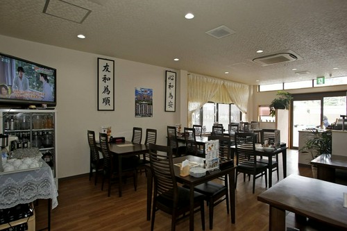 落ち着いて食事ができるゆったり空間