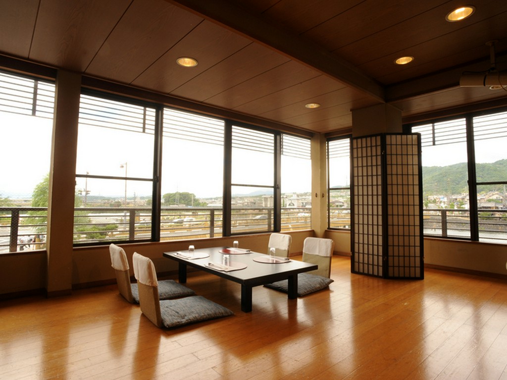 広々とした解放感あふれるお座敷でゆっくりと