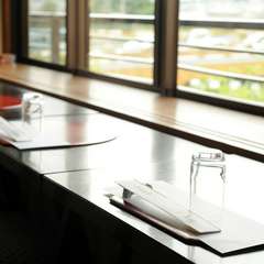 お一人でも気兼ねなくゆったり食事ができます